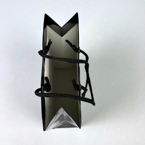 CHANEL Paper Shopping Gift Bag - Medium - Picture 7 of 7